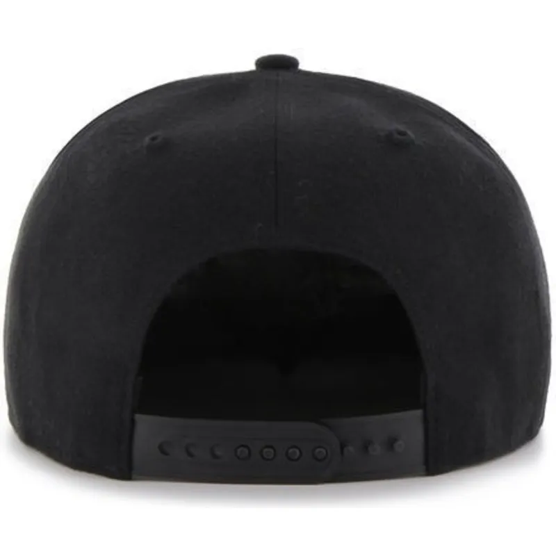 shapka-ploska-cherna-snapbek-na-new-york-yankees-mlb-ot-47-brand