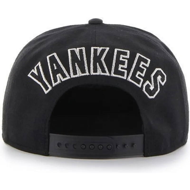 shapka-ploska-cherna-snapbek-na-new-york-yankees-mlb-ot-47-brand