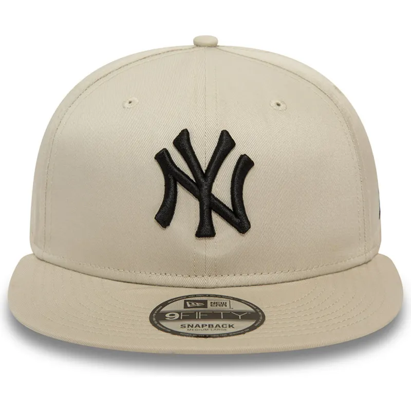 beige-flache-snapback-kappe-mit-schwarzem-logo-9fifty-league-essential-der-new-york-yankees-mlb-von-new-era