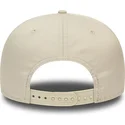 shapka-ploska-bezhov-snapbek-9fifty-league-essential-na-new-york-yankees-mlb-ot-new-era