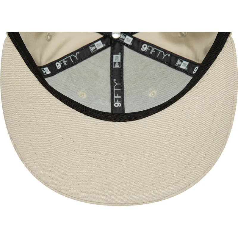 shapka-ploska-bezhov-snapbek-9fifty-league-essential-na-new-york-yankees-mlb-ot-new-era