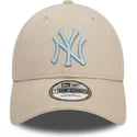 shapka-izvita-bezhov-reguliruem-9forty-league-essential-na-new-york-yankees-mlb-ot-new-era