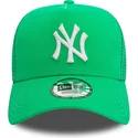 shapka-izvita-traker-zelena-snapbek-a-frame-league-essential-na-new-york-yankees-mlb-ot-new-era