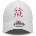 casquette-courbee-blanche-ajustable-avec-logo-rose-9forty-team-outline-new-york-yankees-mlb-new-era