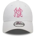 shapka-izvita-byala-reguliruem-rosa-9forty-team-outline-na-new-york-yankees-mlb-ot-new-era