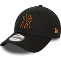 shapka-izvita-cherna-reguliruem-9forty-team-outline-na-new-york-yankees-mlb-ot-new-era