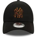 shapka-izvita-cherna-reguliruem-9forty-team-outline-na-new-york-yankees-mlb-ot-new-era