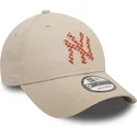 shapka-izvita-bezhov-reguliruema-9forty-seasonal-infill-na-new-york-yankees-mlb-ot-new-era