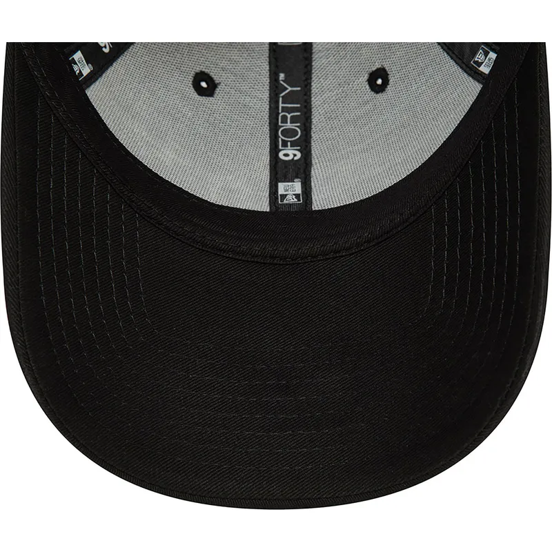 shapka-izvita-cherna-reguliruema-9forty-seasonal-infill-na-new-york-yankees-mlb-ot-new-era