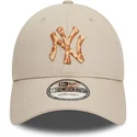 gorra-curva-beige-ajustable-9forty-animal-infill-de-new-york-yankees-mlb-de-new-era