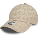 shapka-izvita-bezhov-reguliruem-9forty-monogram-na-new-york-yankees-mlb-ot-new-era