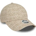 shapka-izvita-bezhov-reguliruem-9forty-monogram-na-new-york-yankees-mlb-ot-new-era
