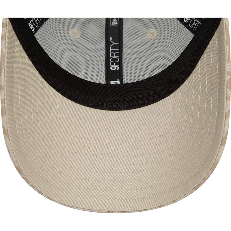 shapka-izvita-bezhov-reguliruem-9forty-monogram-na-new-york-yankees-mlb-ot-new-era