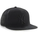 shapka-ploska-cherna-snapbek-na-new-york-yankees-mlb-ot-47-brand