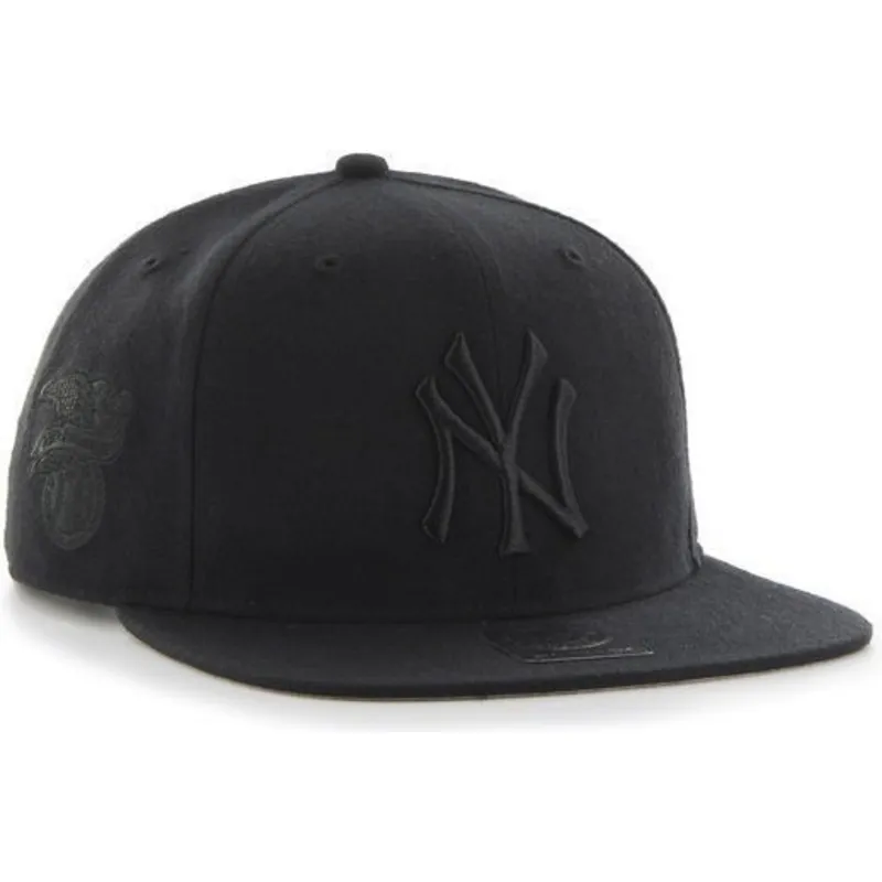shapka-ploska-cherna-snapbek-na-new-york-yankees-mlb-ot-47-brand