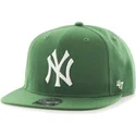 shapka-ploska-zelena-snapbek-na-new-york-yankees-mlb-ot-47-brand