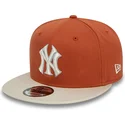 brun-og-beige-snapback-fladskygget-kasket-9fifty-new-york-yankees-mlb-patch-fra-new-era