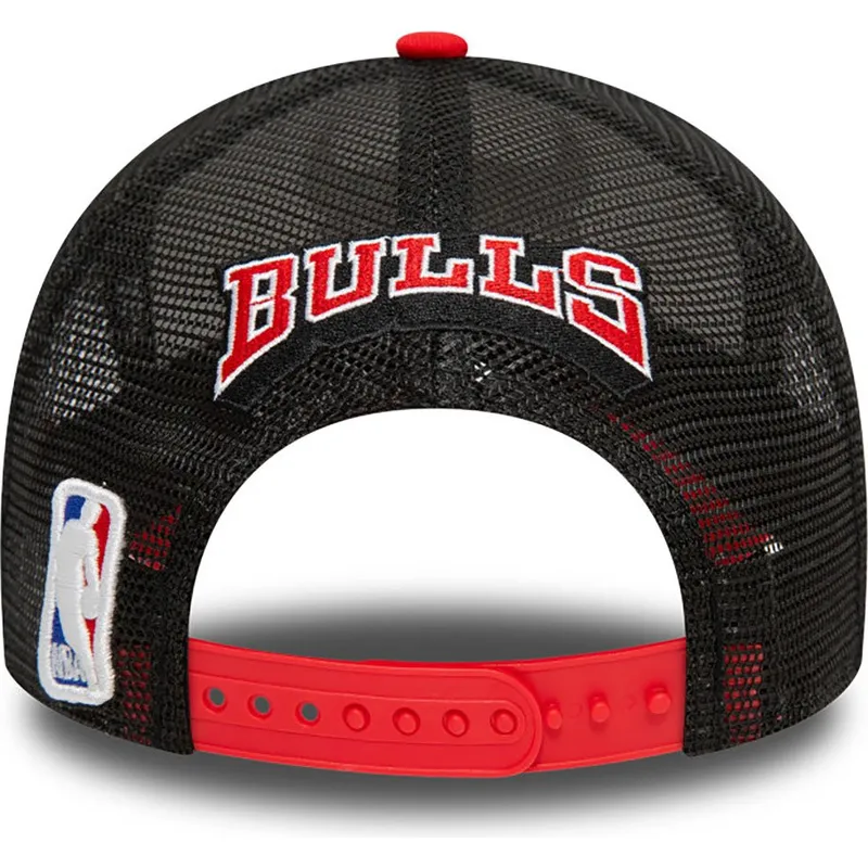 shapka-izvita-traker-mnogocveten-snapbek-a-frame-na-chicago-bulls-nba-ot-new-era