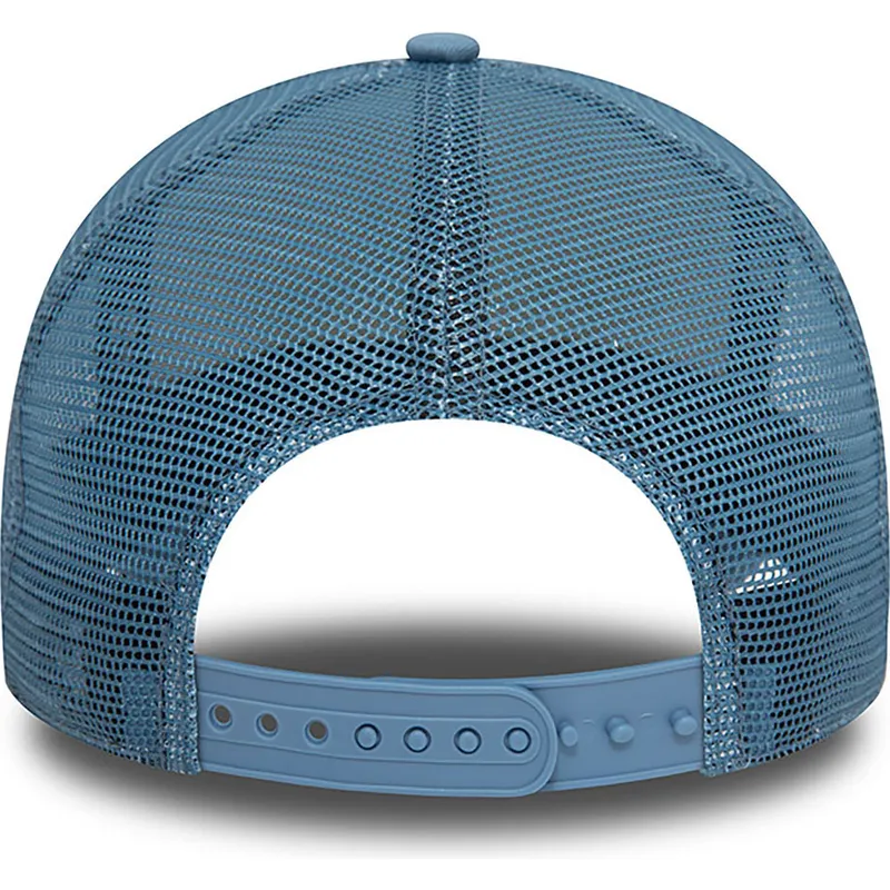 weisse-und-blaue-trucker-kappe-a-frame-character-von-rick-und-morty-von-new-era