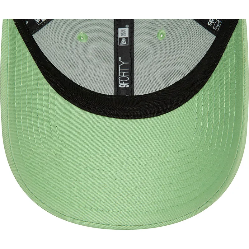hellgrune-verstellbare-curved-cap-9forty-essential-von-new-era