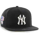 shapka-ploska-cherna-snapbek-na-new-york-yankees-mlb-ot-47-brand