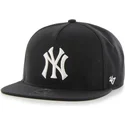 shapka-ploska-cherna-snapbek-na-new-york-yankees-mlb-ot-47-brand