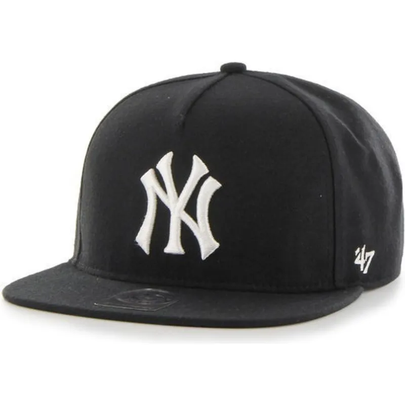 shapka-ploska-cherna-snapbek-na-new-york-yankees-mlb-ot-47-brand