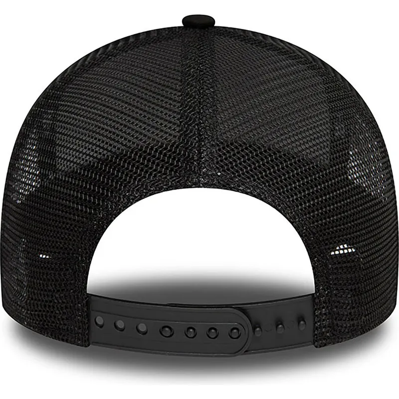 shapka-izvita-traker-cherna-snapbek-a-frame-metallic-na-new-york-yankees-mlb-ot-new-era