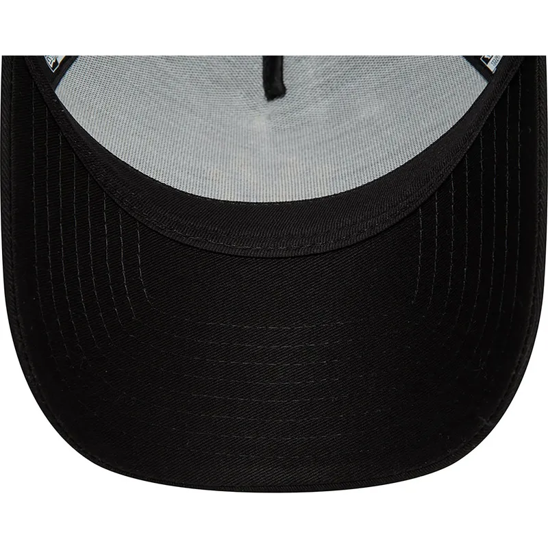 shapka-izvita-traker-cherna-snapbek-a-frame-metallic-na-new-york-yankees-mlb-ot-new-era