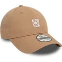 new-era-9forty-verstellbare-braune-kappe-mit-gebogenem-schirm