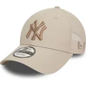 casquette-trucker-beige-avec-logo-beige-9forty-home-field-new-york-yankees-mlb-new-era