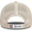 casquette-trucker-beige-avec-logo-beige-9forty-home-field-new-york-yankees-mlb-new-era