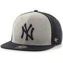 shapka-ploska-tmnosin-snapbek-na-new-york-yankees-mlb-ot-47-brand
