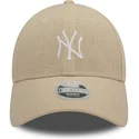 verstellbare-beige-damenkappe-mit-gebogenem-schirm-9forty-linen-der-new-york-yankees-mlb-von-new-era