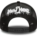 weisse-und-schwarze-trucker-kappe-a-frame-graphic-von-hot-dog-new-york-von-new-era