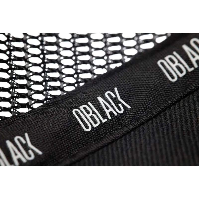 hvid-sort-og-rod-classic-trucker-kasket-fra-oblack