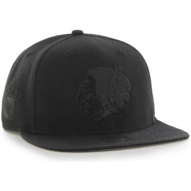 shapka-ploska-cherna-snapbek-na-chicago-blackhawks-nhl-ot-47-brand