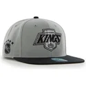 shapka-ploska-siv-snapbek-na-los-angeles-kings-nhl-ot-47-brand