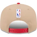 new-era-ploska-kozirka-9fifty-draft-2024-chicago-bulls-nba-kafyava-i-chervena-shapka-s-tik-tak