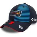 shapka-izvita-tmnosin-snapbek-max-verstappen-9forty-na-red-bull-racing-formula-1-ot-new-era