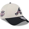 beige-und-marineblaue-gebogene-snapback-kappe-9forty-stretch-snap-4th-of-july-der-atlanta-braves-mlb-von-new-era