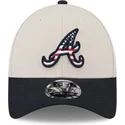 gorra-curva-beige-y-azul-marino-snapback-9forty-stretch-snap-4th-of-july-de-atlanta-braves-mlb-de-new-era