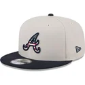 shapka-ploska-bezhov-snapbek-9fifty-4th-of-july-na-atlanta-braves-mlb-ot-new-era