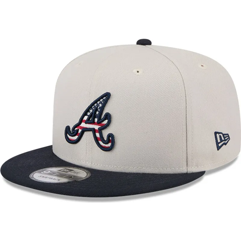 shapka-ploska-bezhov-snapbek-9fifty-4th-of-july-na-atlanta-braves-mlb-ot-new-era