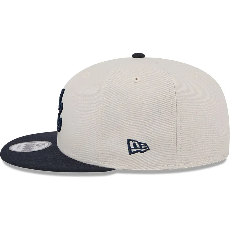 shapka-ploska-bezhov-snapbek-9fifty-4th-of-july-na-atlanta-braves-mlb-ot-new-era