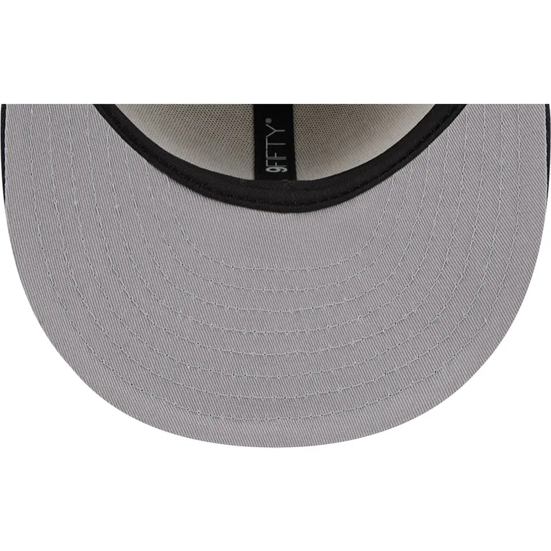 shapka-ploska-bezhov-snapbek-9fifty-4th-of-july-na-atlanta-braves-mlb-ot-new-era