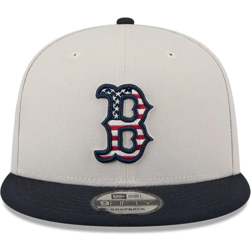 shapka-ploska-bezhov-snapbek-9fifty-4th-of-july-na-boston-red-sox-mlb-ot-new-era