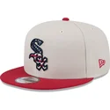 shapka-ploska-bezhov-snapbek-9fifty-4th-of-july-na-chicago-white-sox-mlb-ot-new-era