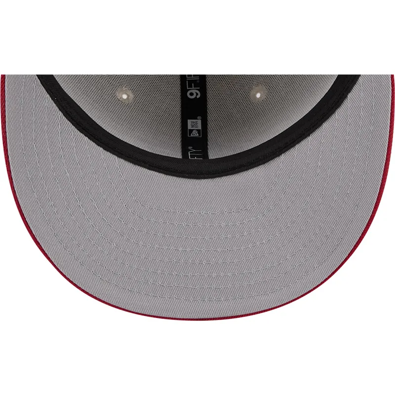 shapka-ploska-bezhov-snapbek-9fifty-4th-of-july-na-chicago-white-sox-mlb-ot-new-era