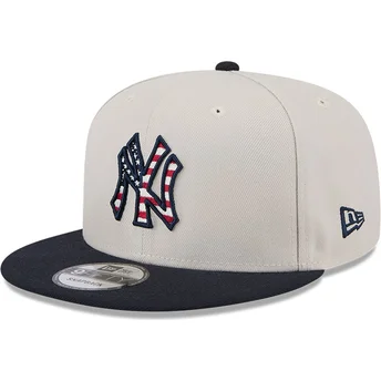 Gorra plana beige y azul marino snapback 9FIFTY 4th of July de New York Yankees MLB de New Era